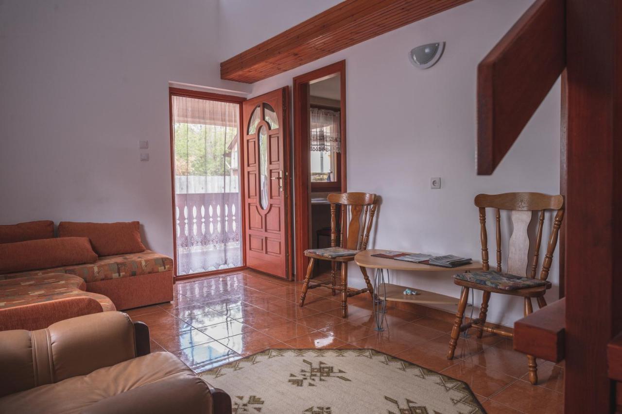 מלון Berekfürdő Olajos Apartman מראה חיצוני תמונה