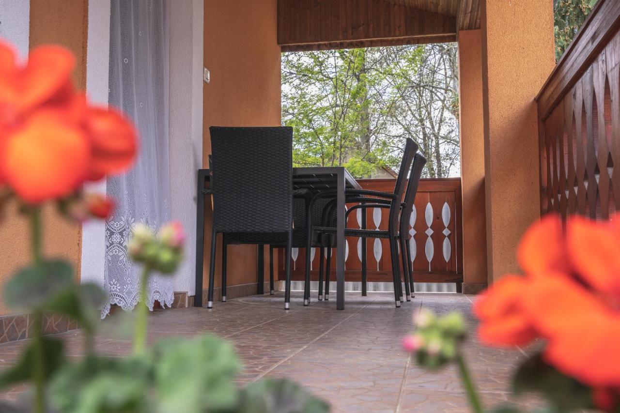 מלון Berekfürdő Olajos Apartman מראה חיצוני תמונה